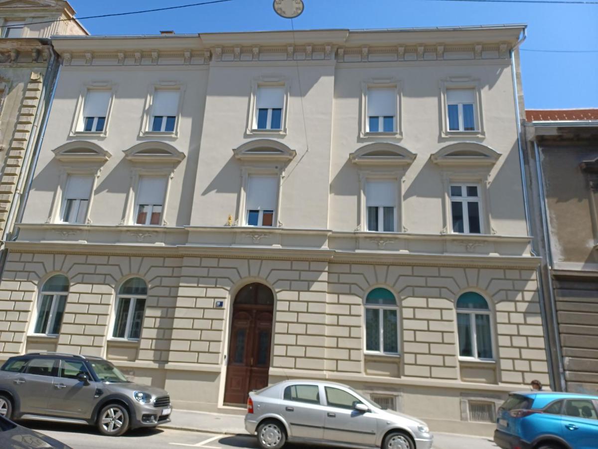 Calliope Apartment